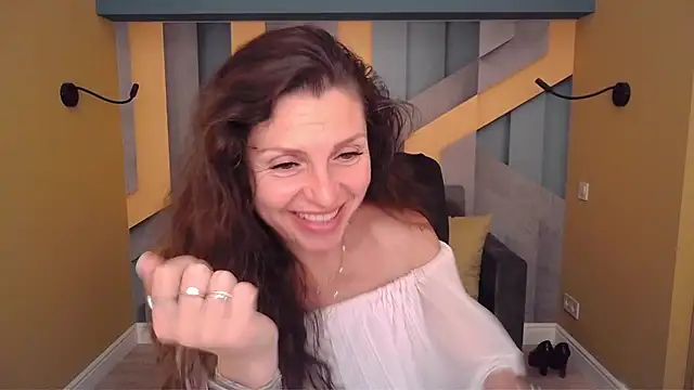 EllaLong webcam