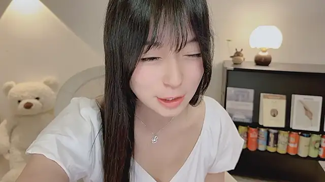 Onechestnut live cam on StripChat