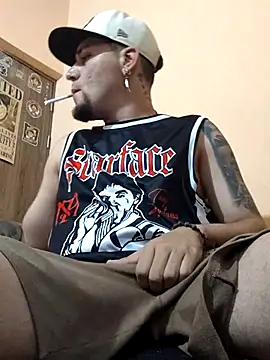 HallowedMilan live cam on StripChat