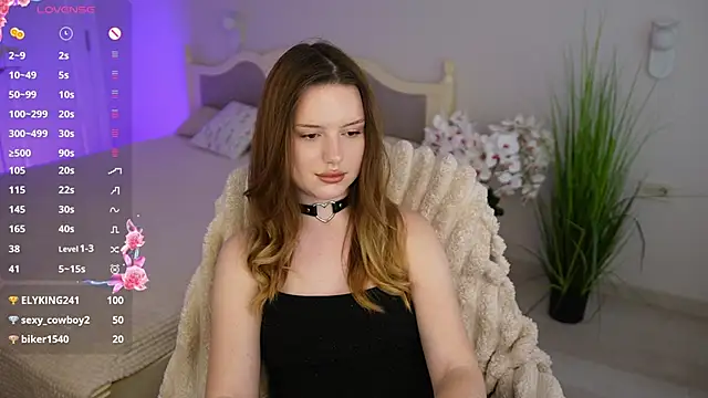 Milana_Moons live cam on StripChat