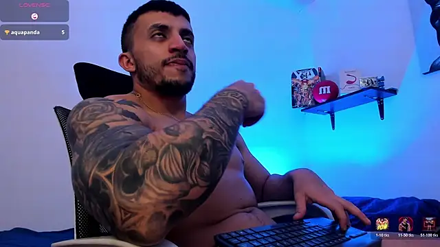 LiamReigns_ live cam on StripChat