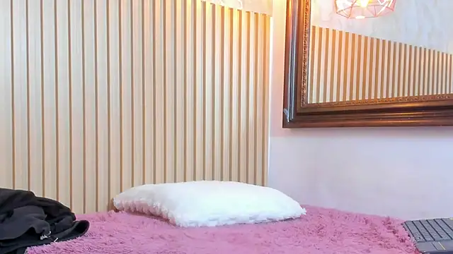 DULCE__MARIA11 live cam on StripChat