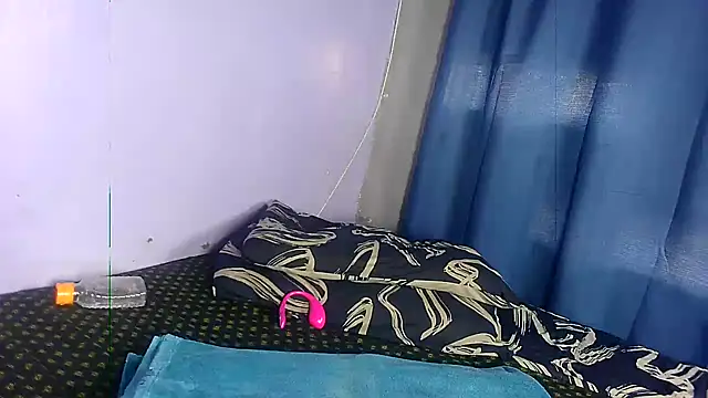 CurvyLara live cam on StripChat