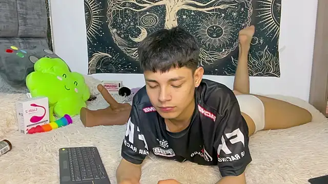 andy_belier23 (M twink) - suck the dildo
