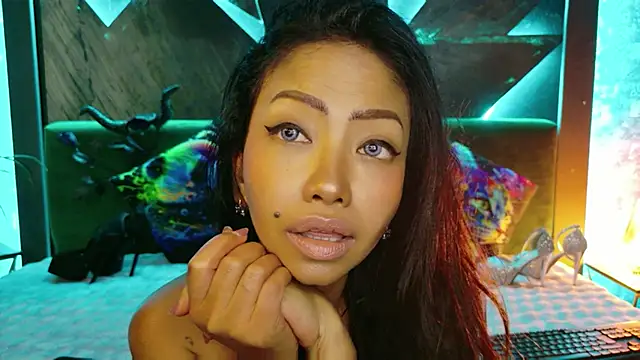 ElyaQuinn live cam on StripChat