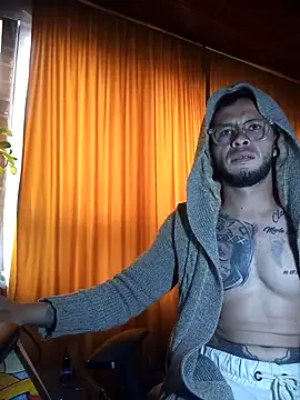 sebastian_horny live cam on StripChat