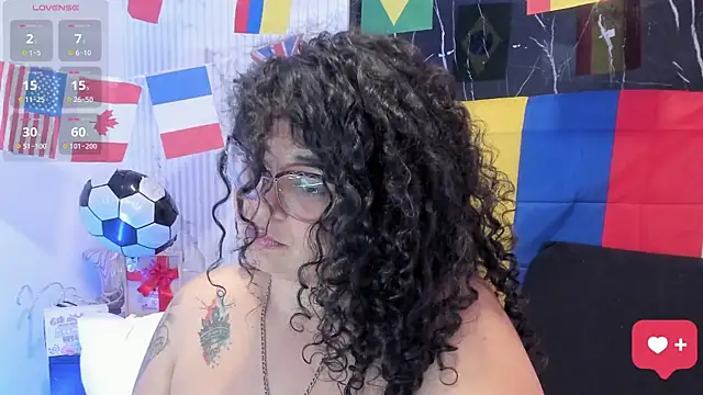 Reginavegaa live cam on StripChat