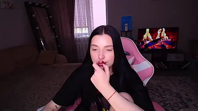 yoursLina webcam