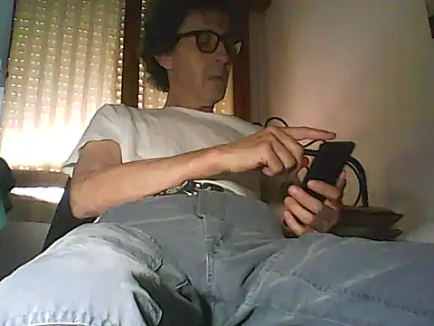 Moro_ra live cam on StripChat