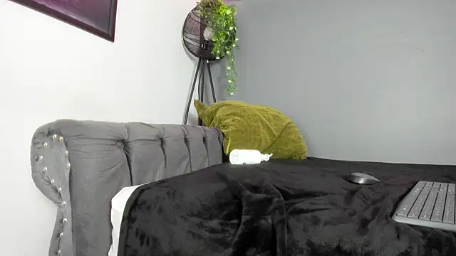 Kira_Exe_ live cam on StripChat