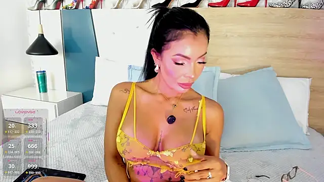 veronikali live cam on StripChat
