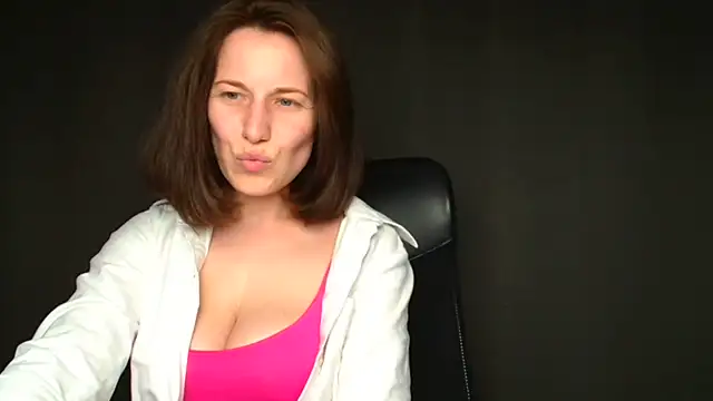 Kelly_Kisss live cam on StripChat