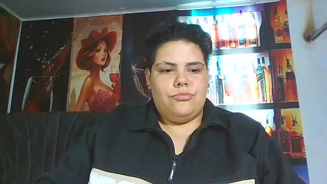 Hailey_Curvy webcam