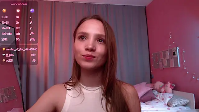 Adria_Arjona webcam