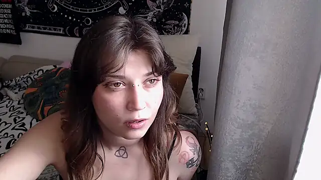 AlienforTwenty webcam