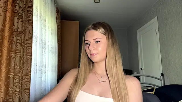 HoneysPiee webcam