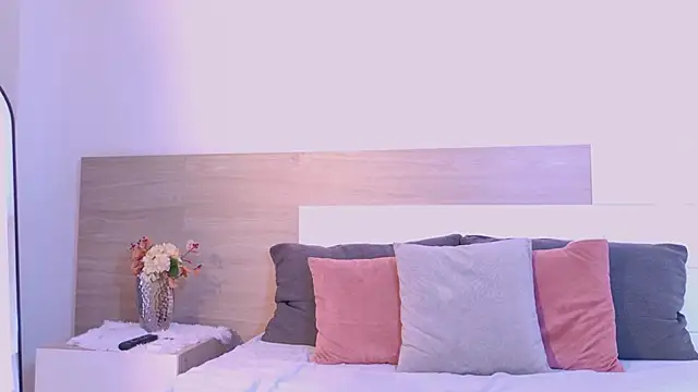 SelenaBelair live cam on StripChat