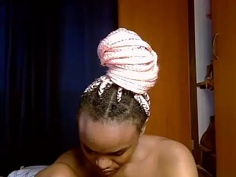 Queen_petite_ webcam