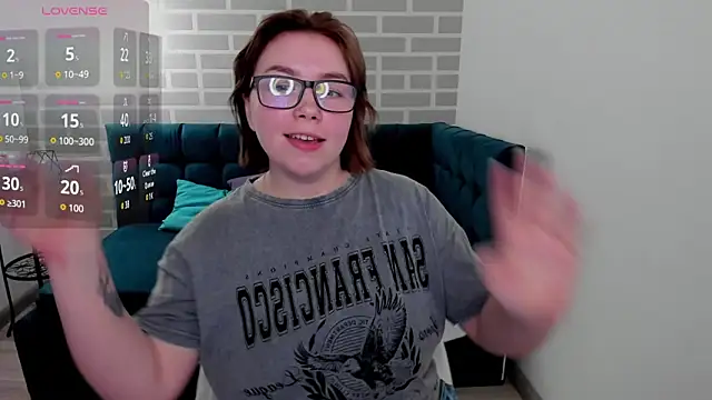 Emily_Amorre live cam on StripChat