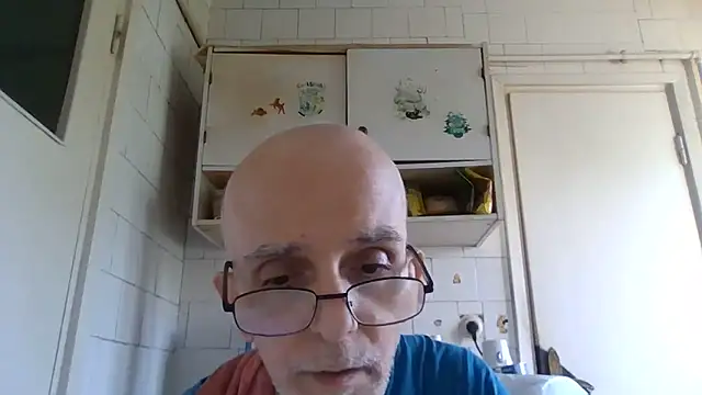 mariusica1@xh live cam on StripChat