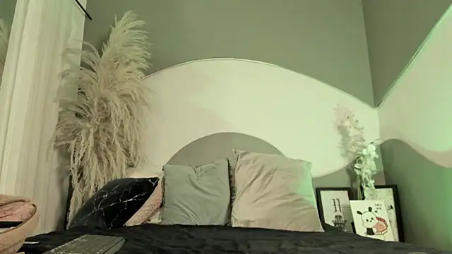 Zhally_Dee webcam