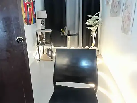 imyourfavoritedoll webcam