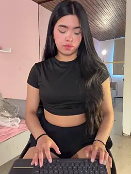 LunaMoore_Pink webcam