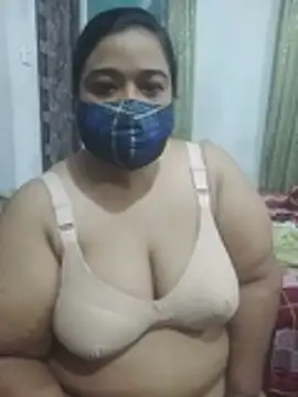 momo_loves webcam