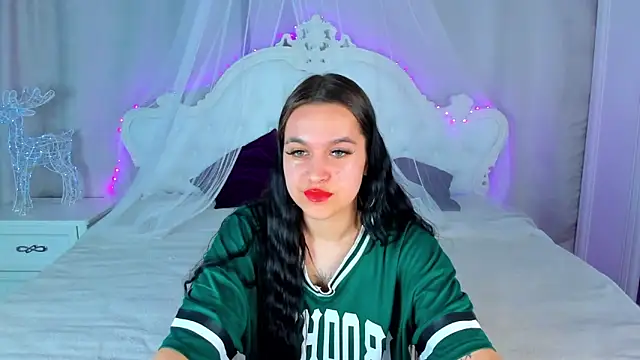 AishaTempt webcam