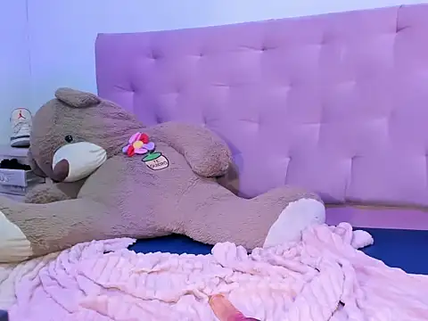 ChellFoxx webcam