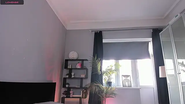 TrishaEans webcam