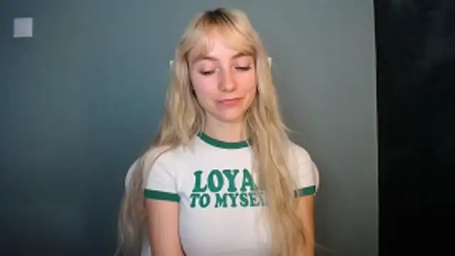 LuciaYoung webcam