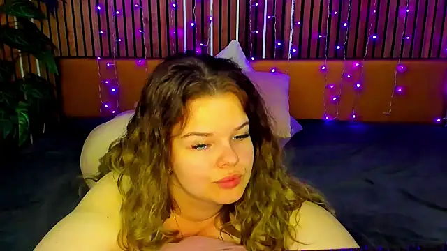 LittleNicole69 webcam