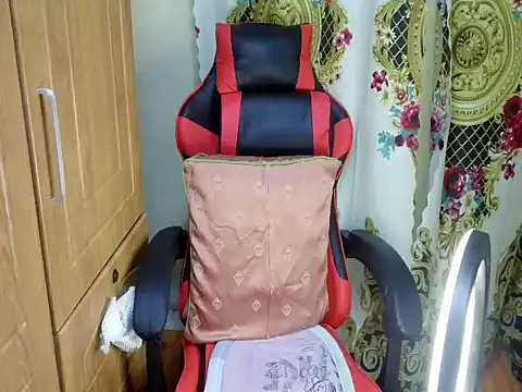Naughtygiean webcam