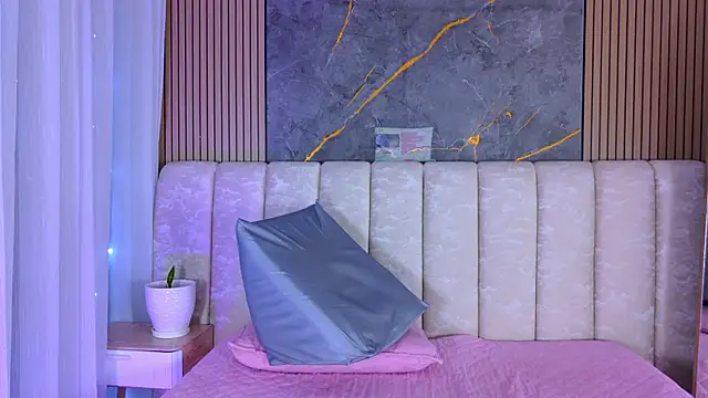 mia_scot webcam