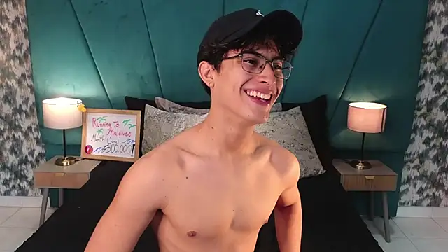 Aaron_Eze webcam