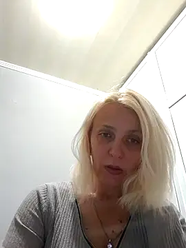 MiaLove183 webcam