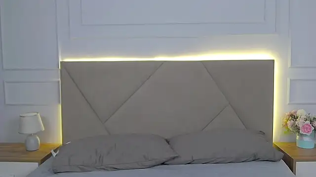ArianaMilss webcam