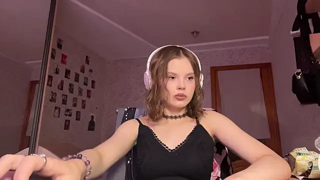 Vivienneyourdream webcam