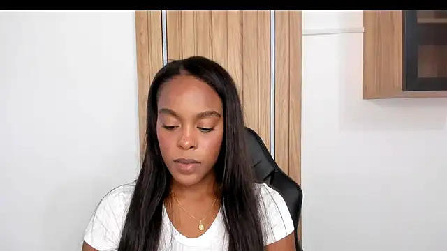 Emma_jonness live cam on StripChat