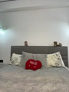 CurlyLara live sex cam