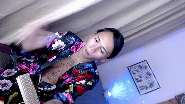 NathalieMea live cam on StripChat