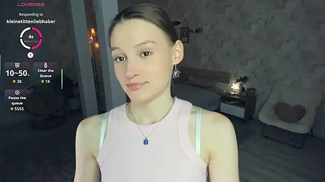 LianneBynon live cam on StripChat