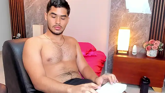 luciano_vitale live cam on StripChat