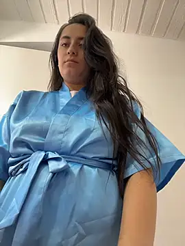 Antonella_Julieta live cam on StripChat