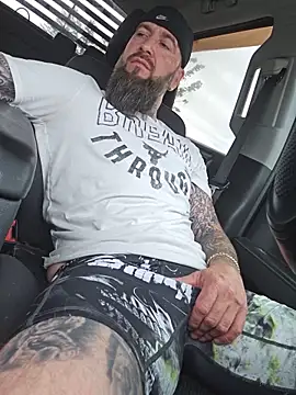 Beardedtattood live cam on StripChat
