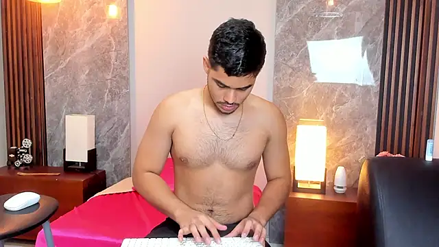 luciano_vitale live cam on StripChat
