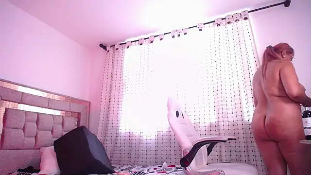 salomecastro_ live cam on StripChat
