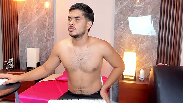 luciano_vitale live cam on StripChat