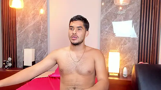 luciano_vitale live cam on StripChat